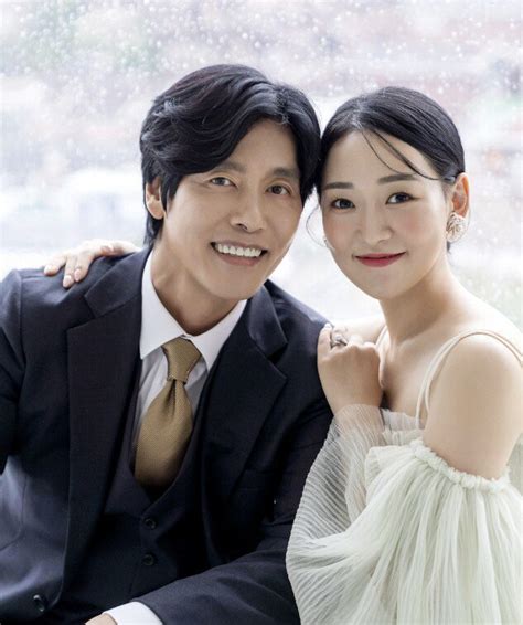 Tài tử phim Sex is Zero tuổi mới lấy vợ bà xã đáng tuổi cháu cưới năm khóc như mưa