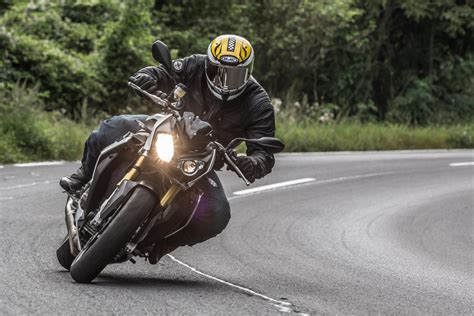 Power Naked Bike Test Aprilia Tuono V Rr Vs Bmw S R Vs Yamaha Mt