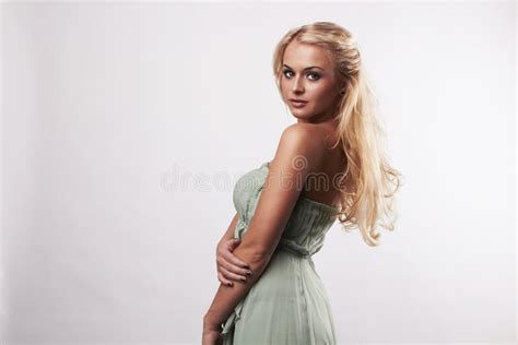 Femme Blonde Tendre De Beaut Dans La Robe Image Stock Image Du Mode Fille