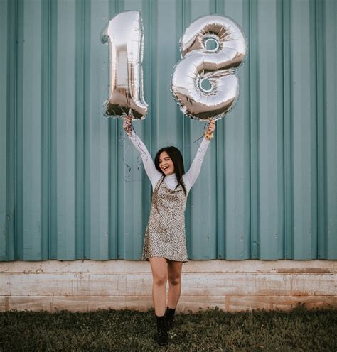 What is the minimum age to sign up for a trading account?