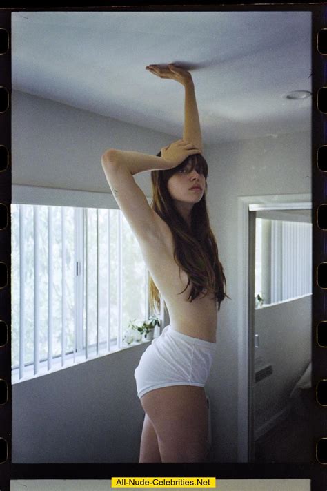 Busty Aurora De Leon Posing Fully Nude Photos