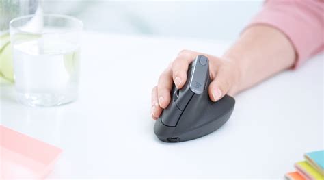 Logitech เปิดตัวเมาส์ไร้สาย MX Vertical แนวตั้งเพื่อสุขภาพข้อมือ