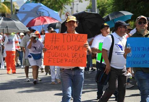 Trabajadores del PJF se suman a marcha en Cancún