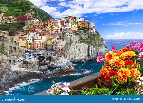 Bunte Fischerdorf Manarola In Cinque Terre Nationalpark Stockbild