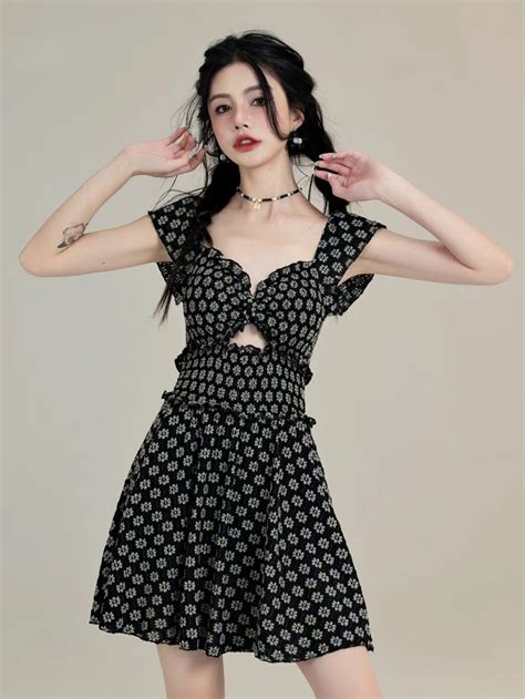 Gợi ý các mẫu đồ bơi nữ kín đáo bikini kín lịch sự cho nàng