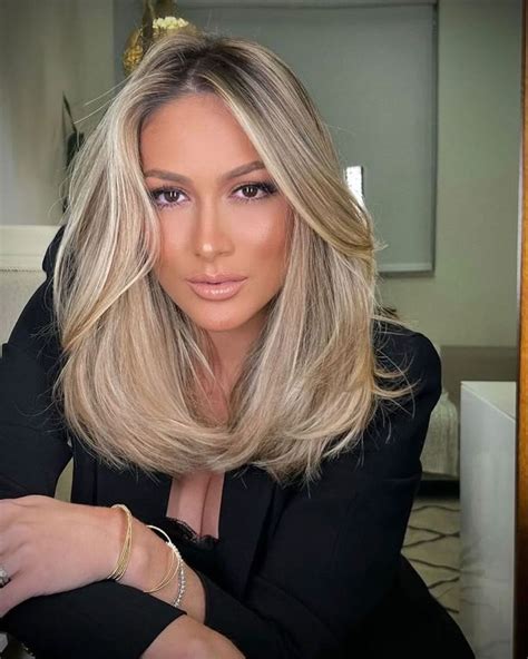 Pin By B Other On Hair Long Hair Styles Shoulder Length Hair Cuts Mid Length Blonde Hair