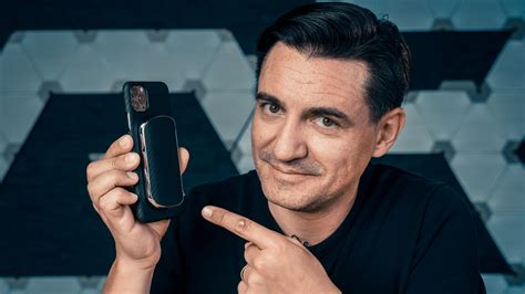 Cel mai cool gadget - Pitaka MagEZ Juice & EZBar - George Buhnici