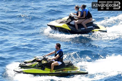 Selena Gomez Sexy Seen Flaunting Her Hot Bikini Body At The Beach In Positano AZNude