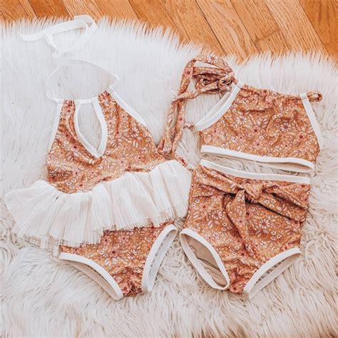 8 Hot Sexy Ashley Klaty Bikini Pics