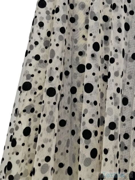 Tul Elastic Bej Nude Cu Buline Mici Si Medii De Catifea