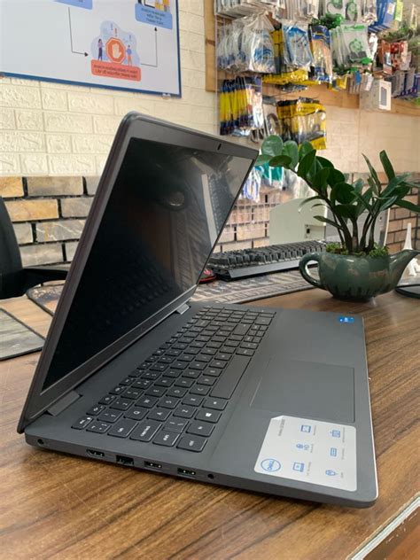 Laptop DELL VOSTRO 3500