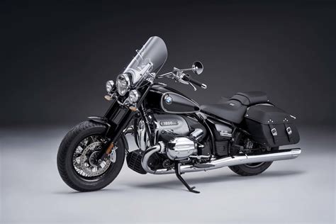 Bmw R18 Classic Debuts With Subtle Differences Asphalt And Rubber