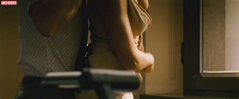 Mahée Paiement nude pics seite