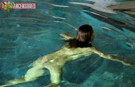 Naked Mina Tander in Wen küsst Braut