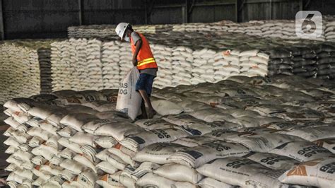 Perum Bulog Serap Juta Ton Beras Dari Petani Per Oktober