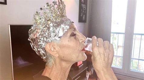 Lio ans blonde platine et le crâne rasé sa transformation radicale choque la Toile