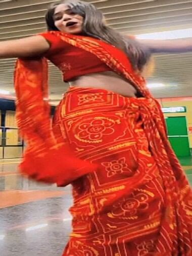 Bikini Girl क बद अब इस लडक न लल सड म मटर क अदर कट गदर