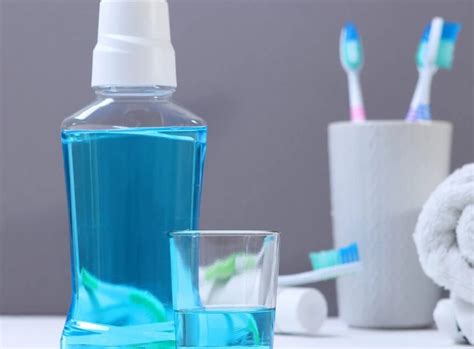 Антисептические ополаскиватели для полости рта: назначение, виды, как ...