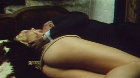 Naked Véronique Maugarski in Langues cochonnes