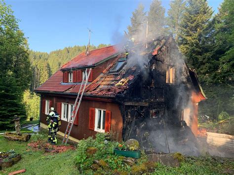 Wohnhaus In Lo Burg Nach Brand Unbewohnbar