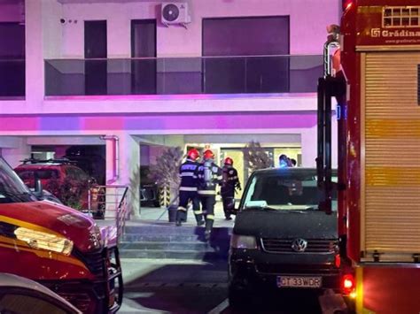 Incendiu La Un Bloc Din Sta Iunea Mamaia De Persoane Au Fost