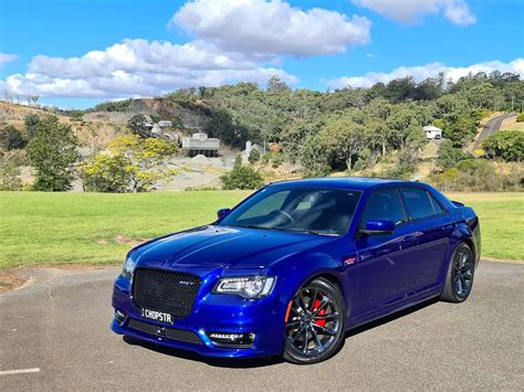 Download Chrysler 300 - The Ultimate Driving Experience Wallpaper