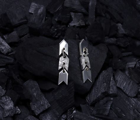 Серьги из метеорита Muonionalusta
