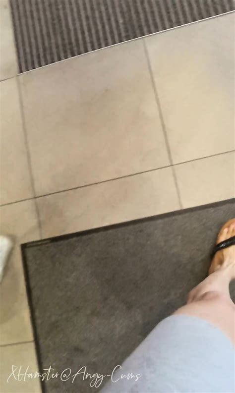 Sexy MILF Masturbates In Her Car