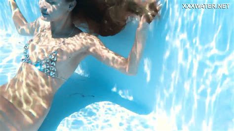 Russian Baddy Ivi Rein Gets Horny Underwater