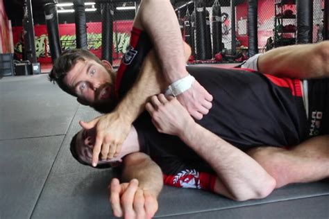 This Unexpected Rear Naked Choke Setup Works Like A Charm