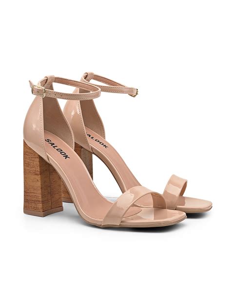 Sandália Nude Verniz Sofisticação Salto de Cortiça para o Verão