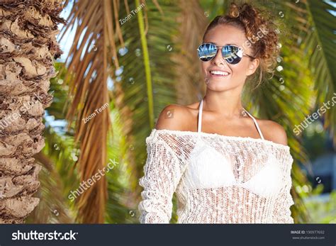 Sexy Brunette Sunglasses Smiling Stock Photo 190977692 Shutterstock