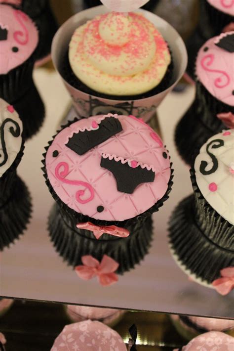 Isa Herzog Chá de Lingerie