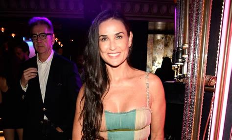 Demi Moore deslumbra en Instagram con su belleza eterna a los 60 años en bikini