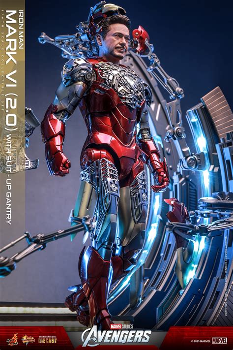 Iron Man Suits Up With Deluxe Gantry 1 6 Scale Hot Toys Figure Set