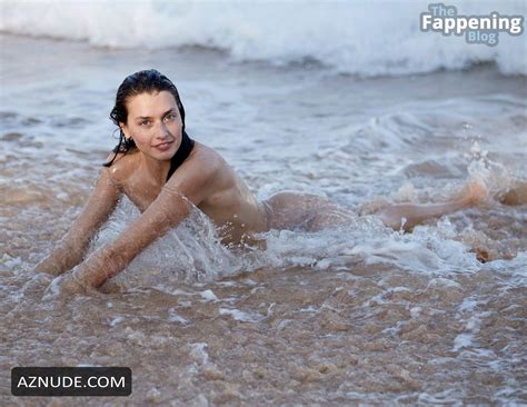 Jessica Clements Sexy And Nude Poses Her Alluring Body Tits And Butt On The Beach In A