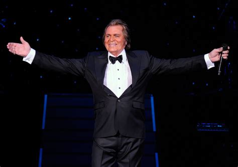 Engelbert Humperdinck Net Worth - Wiki, Age, Weight and Height