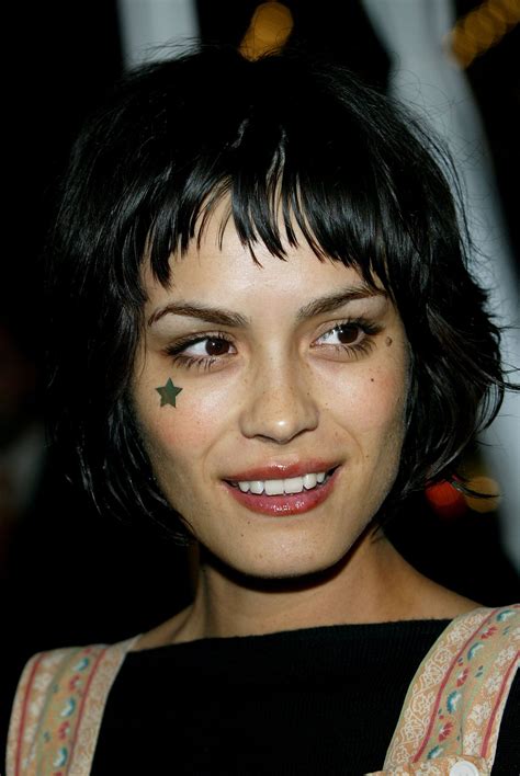 Shannyn Sossamon in 2025 | Short hair with bangs, Short hair styles