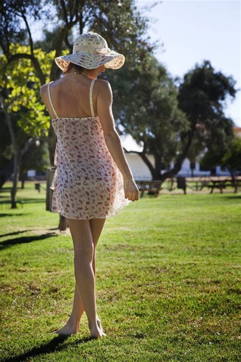 Jeune Fille Sexy Dans Le Bikini Photo Stock Image Du Normal Pose 21903228