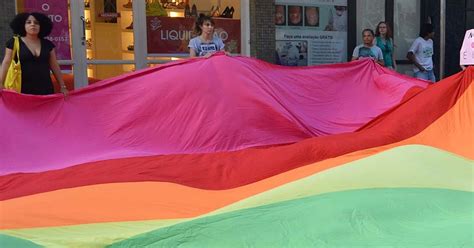 G1 Grupo protesta contra suposta agressão a gay em shopping de SP notícias em Ribeirão e Franca