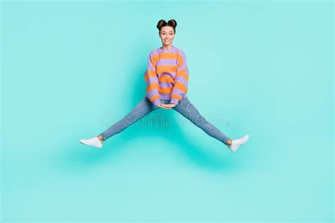 Attractive Comic Positive Nude Girl With Beaming Smile Having Two Pieces Of Orange In Hands