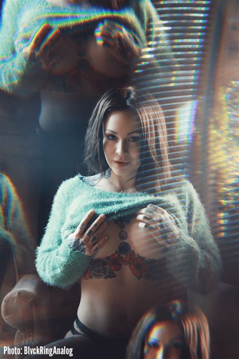 Yes Feminists Can Get Boob Jobs Now Mind Your Business YourTango