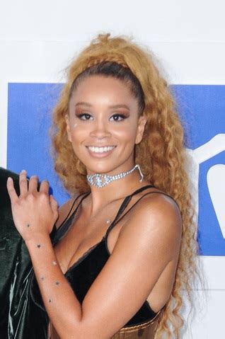 JILLIAN HERVEY Nude AZNude