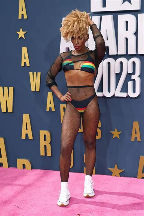 5 Hot Sexy Patra Bikini Pics