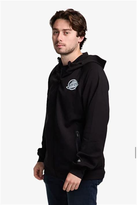 Pin By Mnwildgirl On Hockey Babes Hughes Brothers Hot Hockey Players Quinn