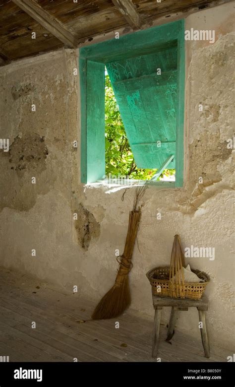 Mud house interior hi-res stock photography and images - Alamy