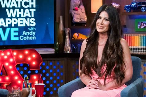 Photo Kim Zolciak Poses Nude And Makeup Free Claps Back At Critics