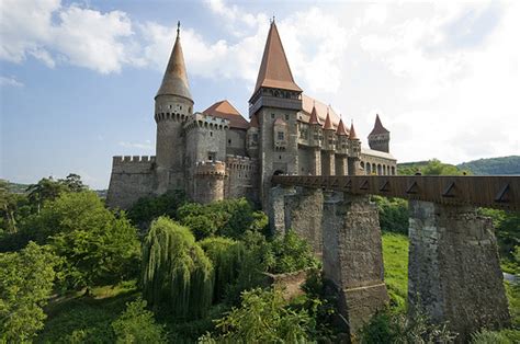 Castelul Huniazilor Romania Pozitiva