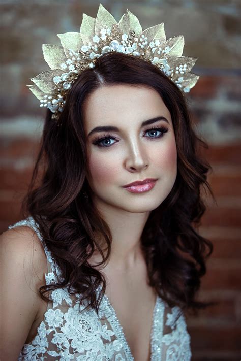 Beautiful Bridal Headpiece Trends For 2019 And How To Wear Them