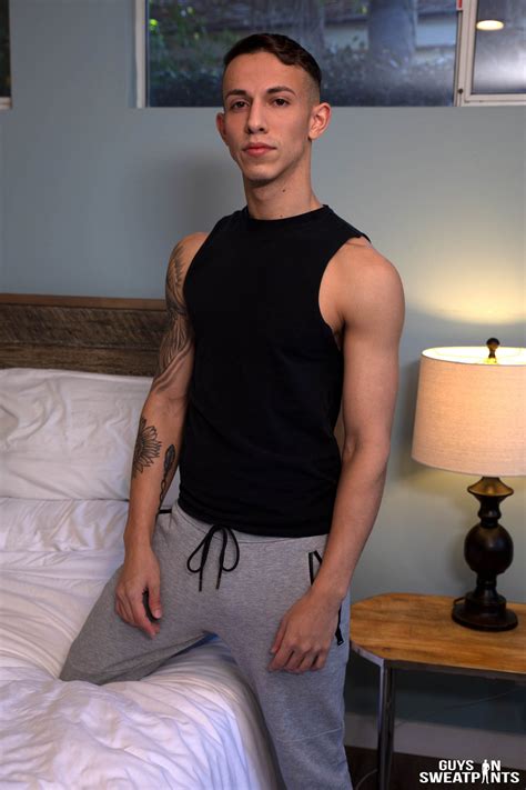 Raw Uncut Sweatpants Gay Porn Video GayMobile Fr